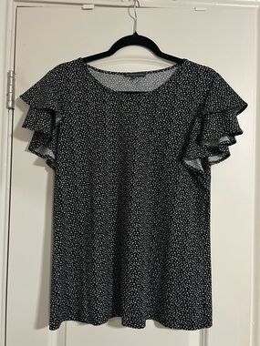Adrianna Papell Black & White Ruffle Sleeve Shift Dress